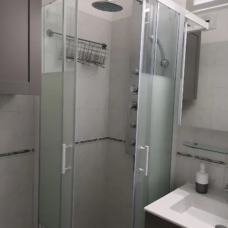 Superbe Avec Piscine, Ascenseur Et Acces Direct Sur Le Port