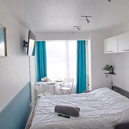 Superbe Avec Piscine, Ascenseur Et Acces Direct Sur Le Port