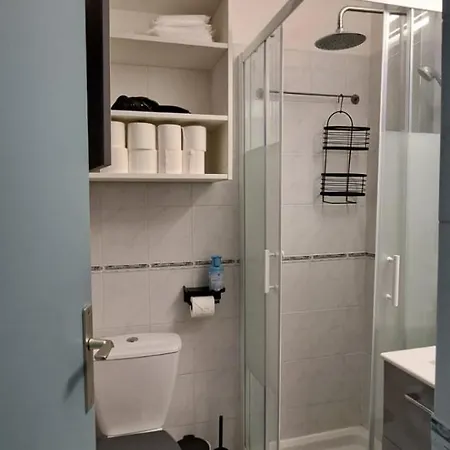 Superbe Avec Piscine, Ascenseur Et Acces Direct Sur Le Port Apartmán