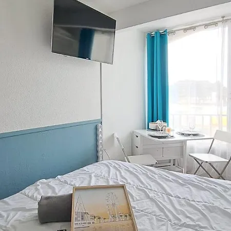 Superbe Avec Piscine, Ascenseur Et Acces Direct Sur Le Port Apartmán